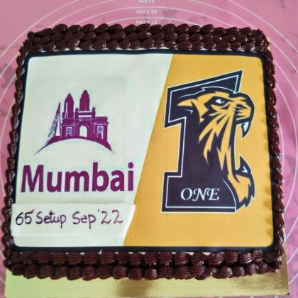 employee-milestone-cake