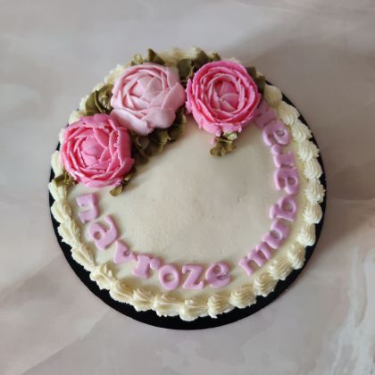 Vanilla Cake with Buttercream Icing